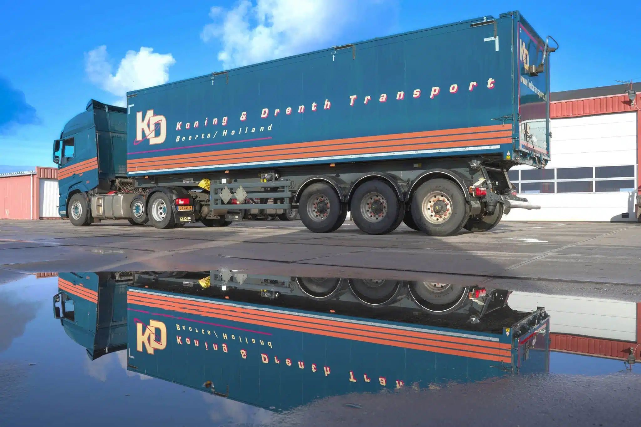 Vrachtwagen trailer Koning en Drenth